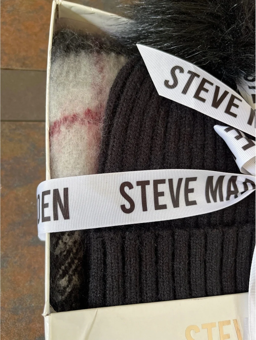 Steve Madden Women's Hat and Scarf Set Black One Size